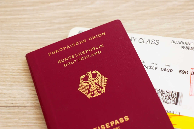Modifica delle norme per il rilascio di passaporti e cie valide per l'espatrio a favore di genitori di figi minori